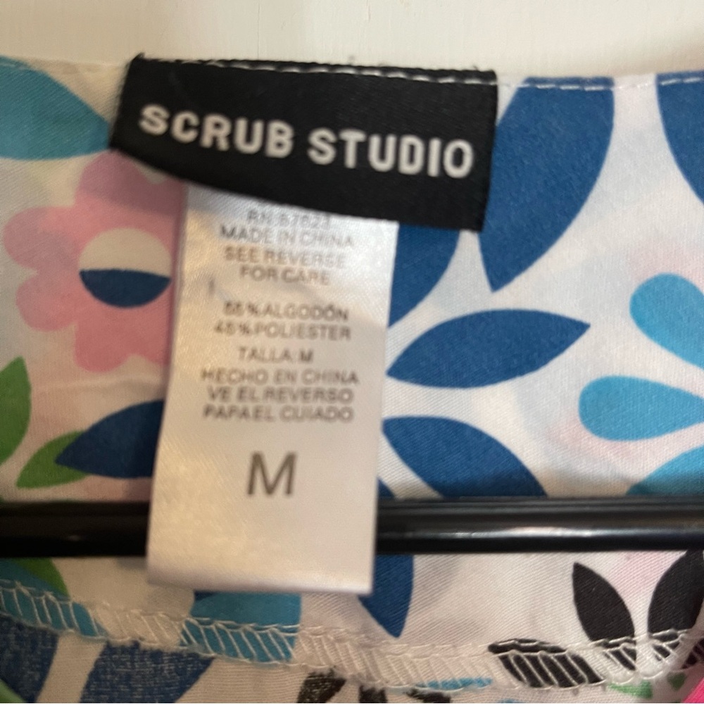 Scrub Studio.  Medium - Picture 6 of 7